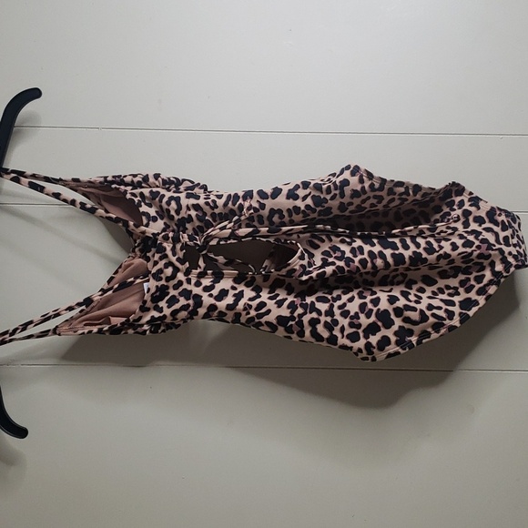 Women's Cut Out Tunneled Tie Front High Leg One Piece Swimsuit Shade & Shore XS - Picture 6 of 8